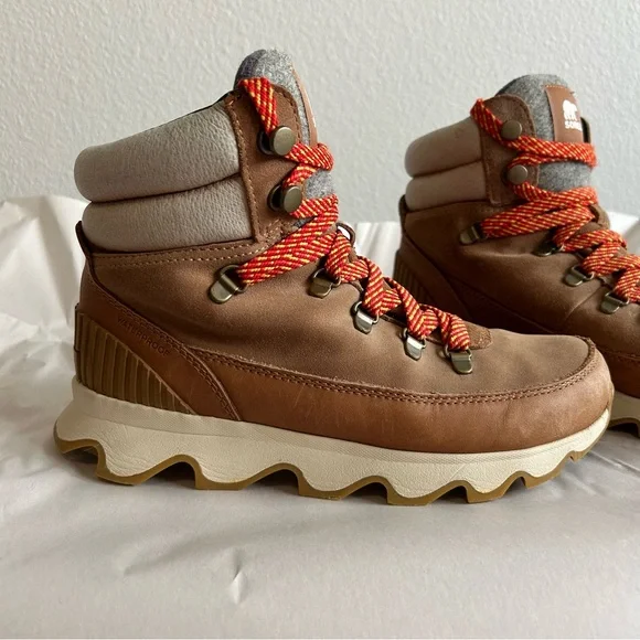 Sorel Tan Boots with bold Red, orange yellow Laces - Picture 3 of 15